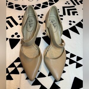Life stride suki pump Tan